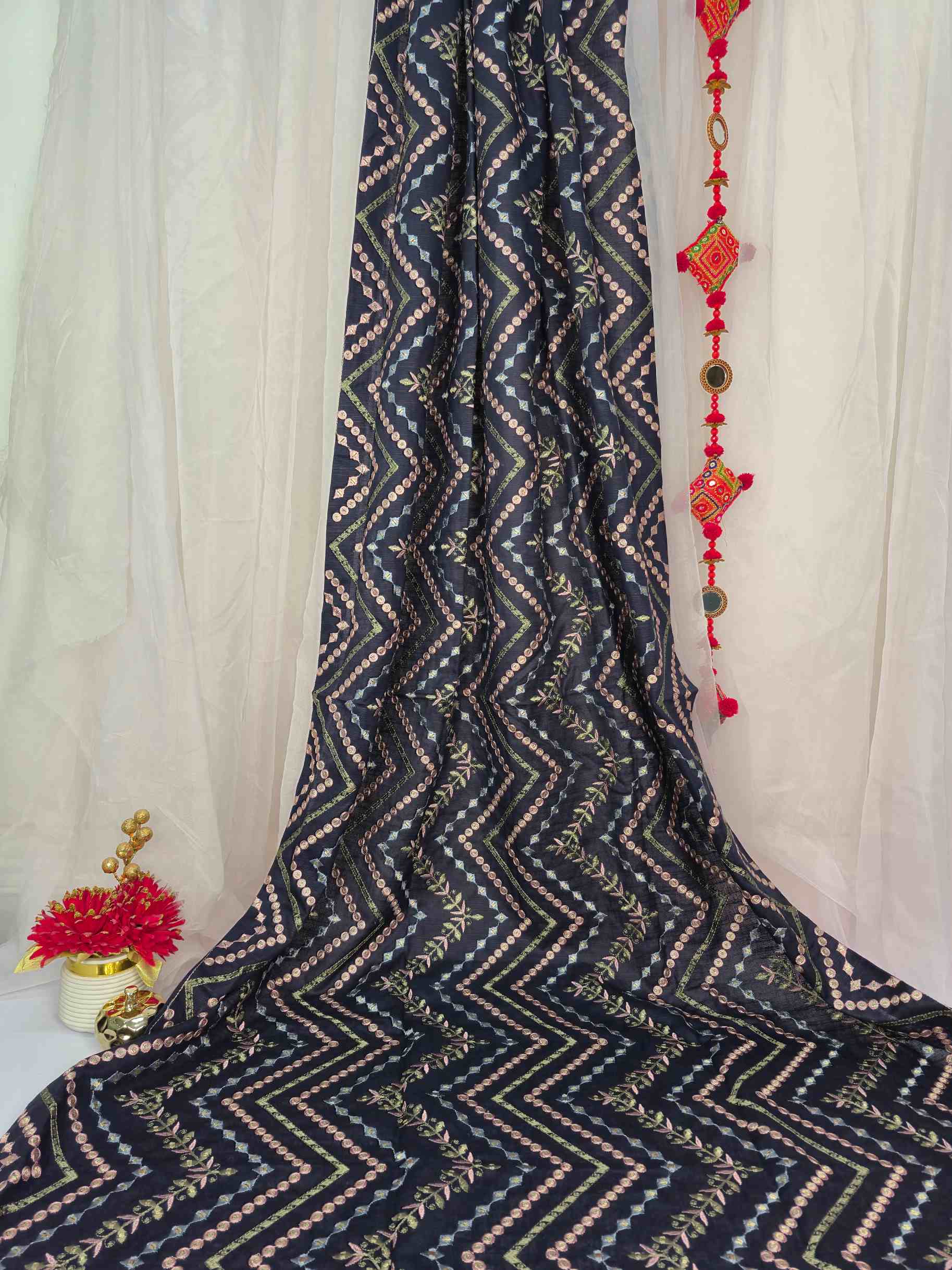 Mahtab-e-Khaas Embroidered Shawl