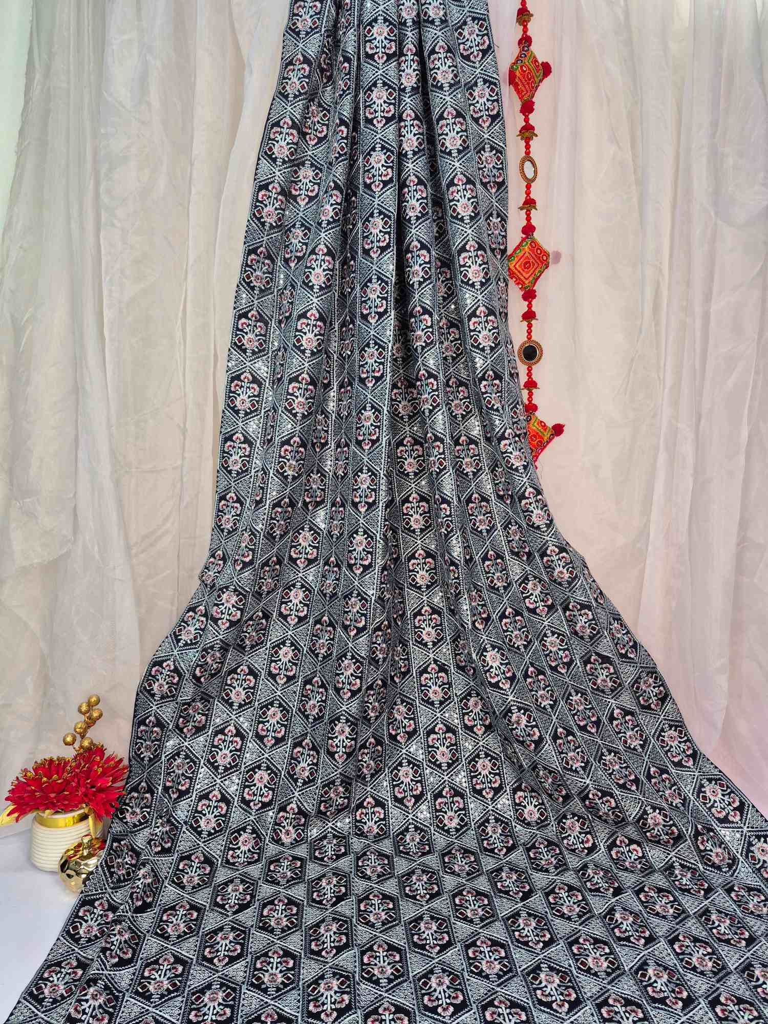 Zarkash-e-Gull Embroidered Shawl