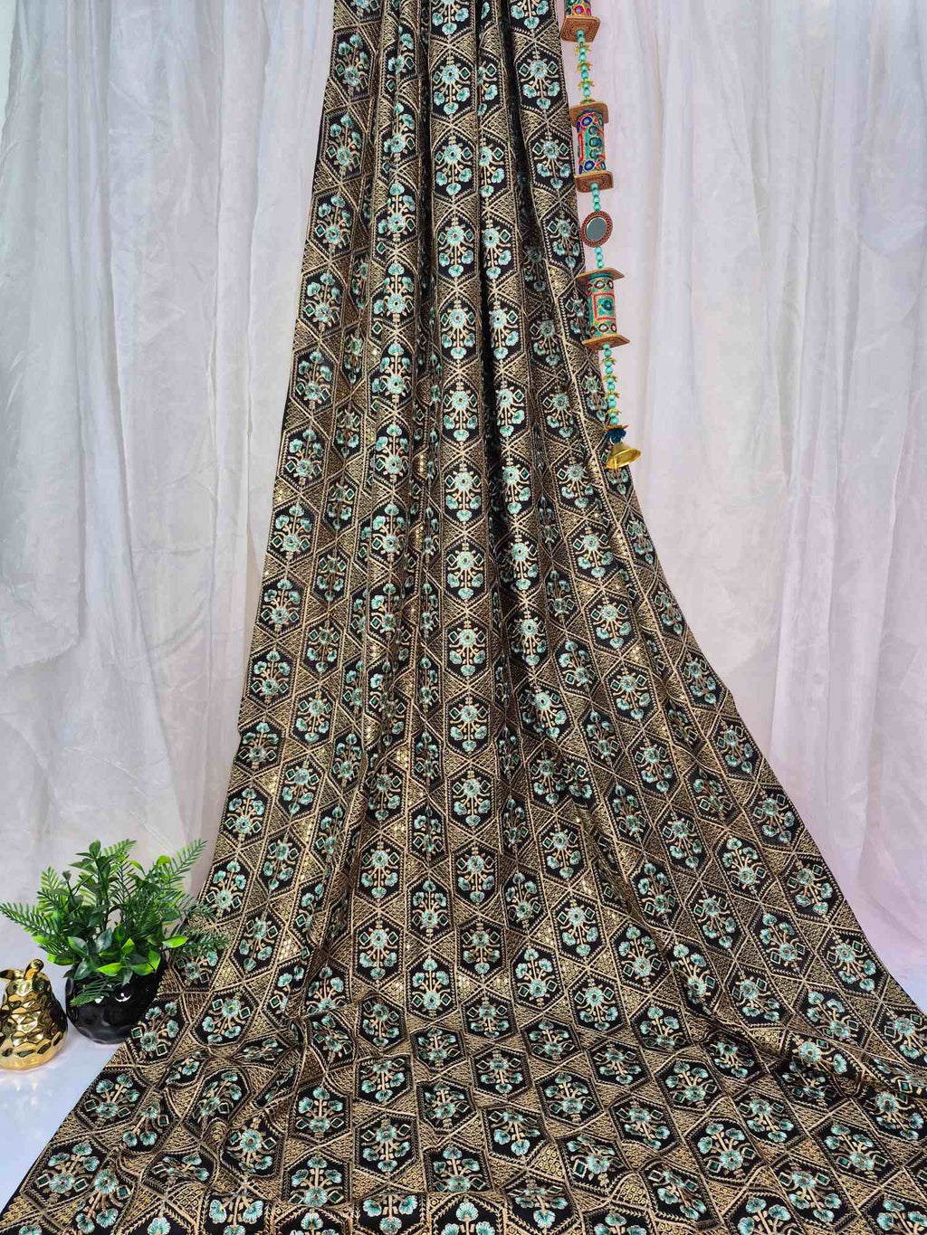 Zarkash-e-Gull Embroidered Shawl