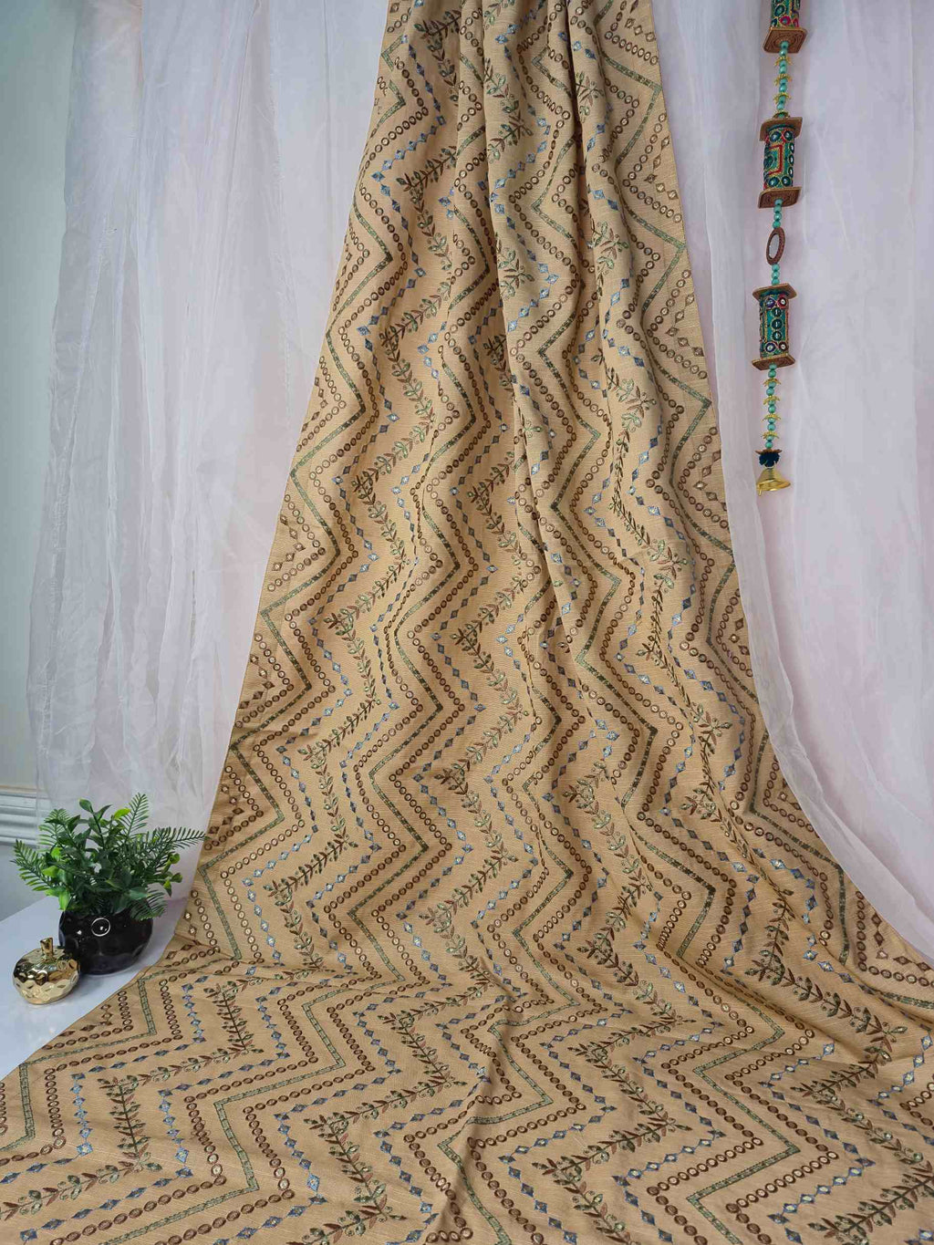 Mahtab-e-Khaas Embroidered Shawl