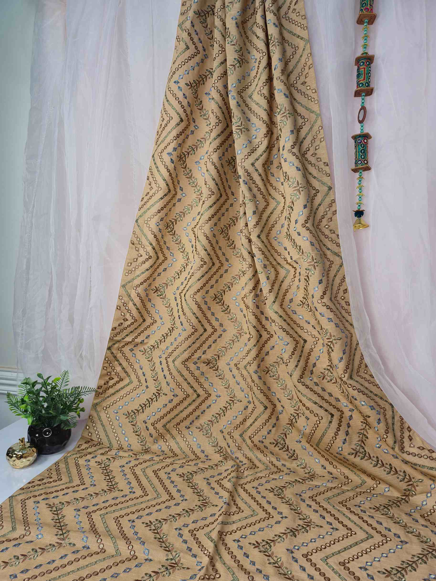 Mahtab-e-Khaas Embroidered Shawl